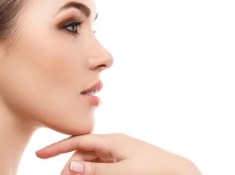 Pores dilatés : resserrer sa peau avec les bons soins et traitements